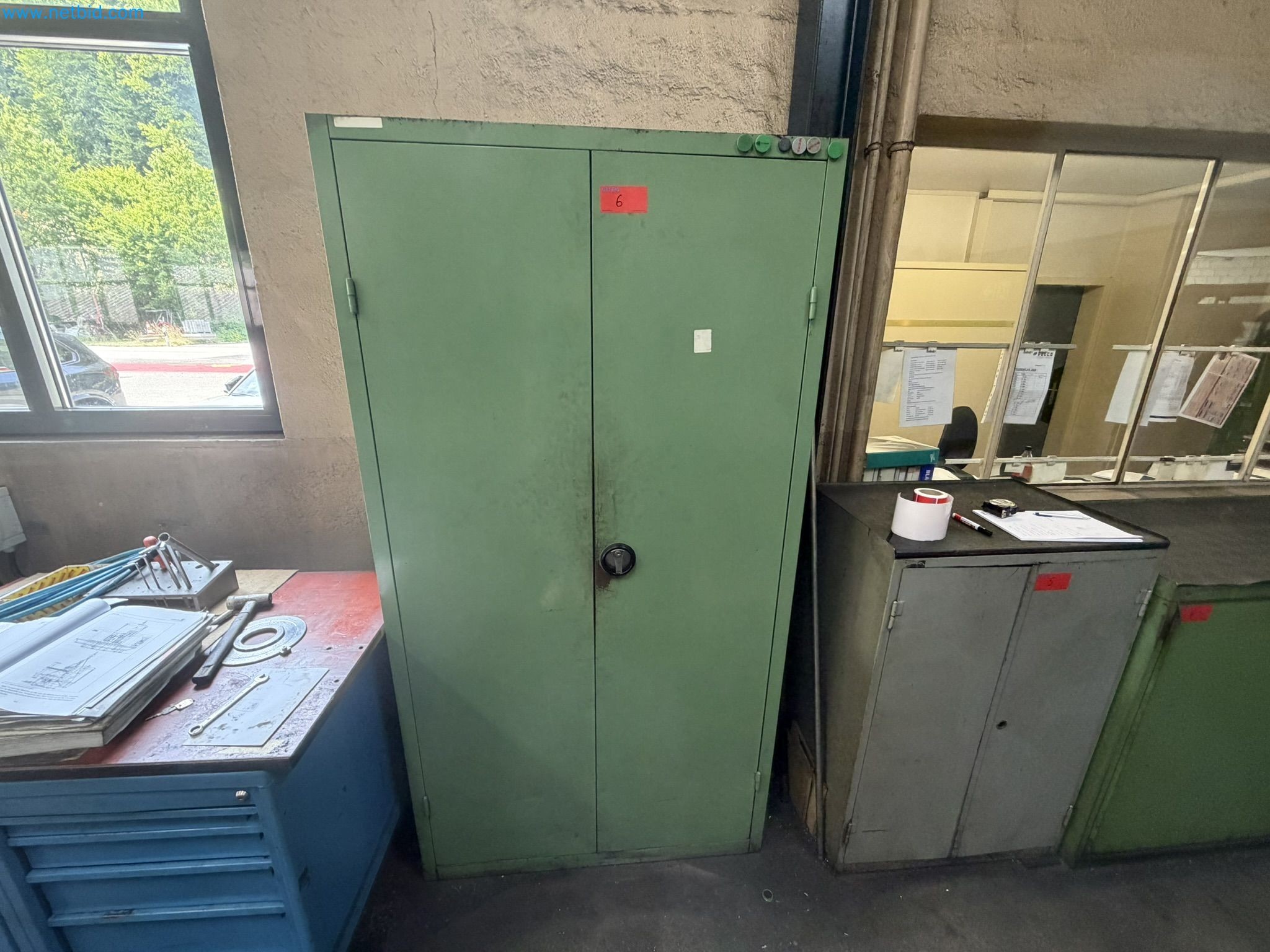 Metallschrank mit Spannmittel